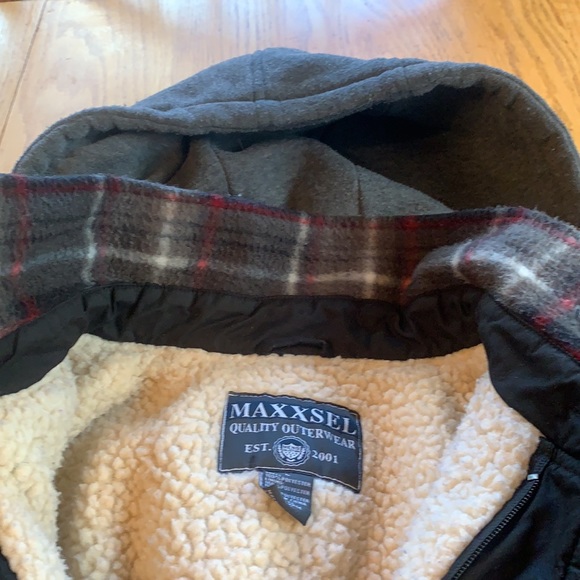 Costco Maxxsell brand jacket. - Picture 3 of 7